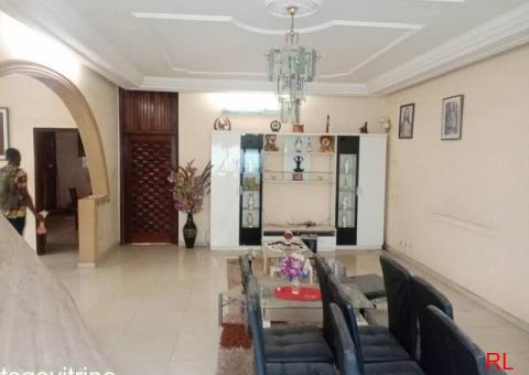 Villa Duplex Cour Unique De 5Chambres Salon Wcdicuisine Staffé Baie Vitrée ,4Douches,Une Petite Cour