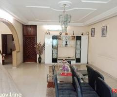 Villa Duplex Cour Unique De 5Chambres Salon Wcdicuisine Staffé Baie Vitrée ,4Douches,Une Petite Cour